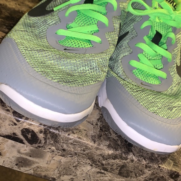 Nike Flex Experience RN4 lime green! - Picture 3 of 10